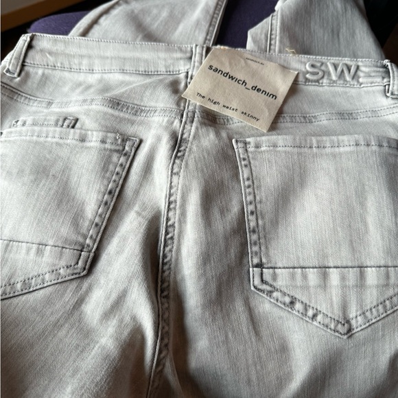 Grey high rise - Picture 2 of 3